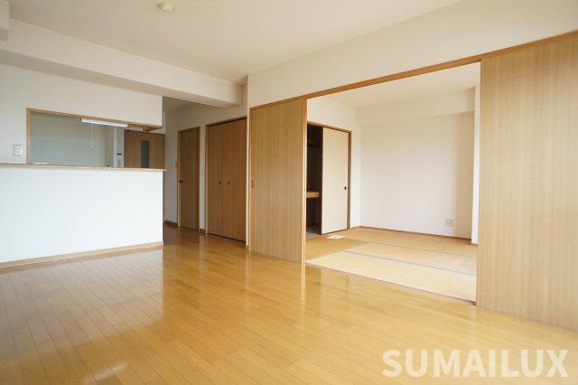 熊本市南区田井島１丁目の賃貸マンションの居間・リビング|写真は反転タイプになります。