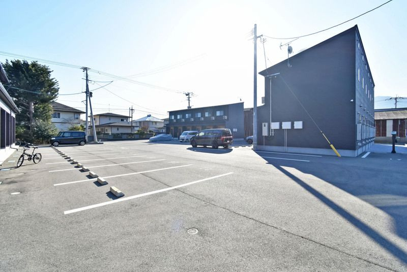 ジラソーレM　B棟の駐車場
