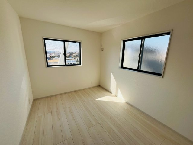 【いろどりアイタウン】　栃木市大宮町　22-P1　全13邸の洋室|〇９号棟　洋室　6帖〇
お子様ひとりひとりにお部屋を持たせることができます♪
2026年3月撮影