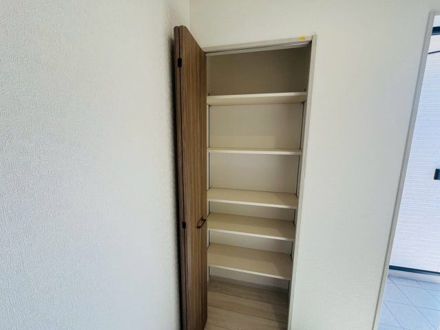 【いろどりアイタウン】　栃木市大宮町　22-P1　全13邸の収納|〇９号棟　玄関収納〇
玄関ホールにも収納スペースが付いた間取り♪おうちの顔である玄関は大切なお客様をお迎えする大切な空間です（＾＾）
2026年3月撮影