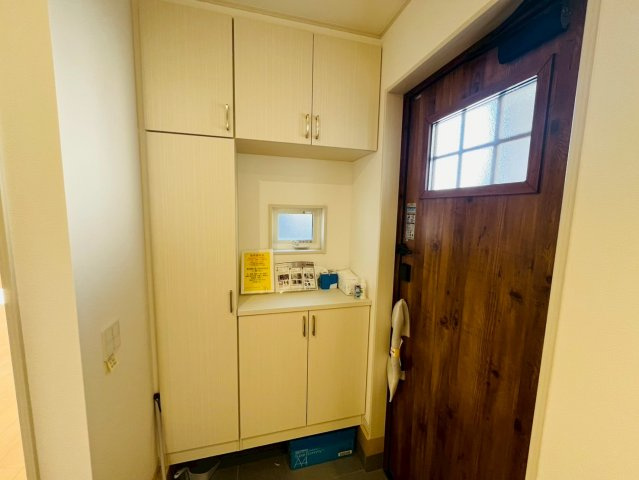 【いろどりアイタウン】　栃木市大宮町　22-P1　全13邸の玄関|〇１２号棟　玄関〇
大容量コの字型玄関収納。小物を置いてインテリアを楽しむことができます（＾＾）
2026年3月撮影