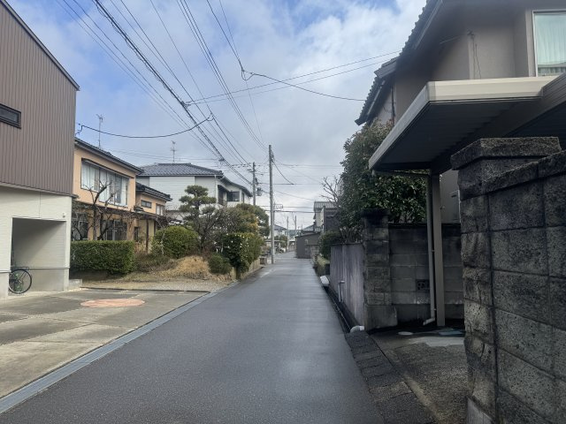 東区東中野山1丁目　土地の前面道路含む現地写真