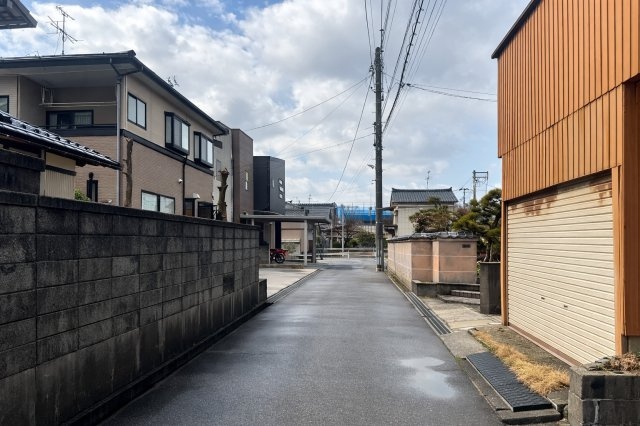 東区東中野山1丁目　土地の前面道路含む現地写真