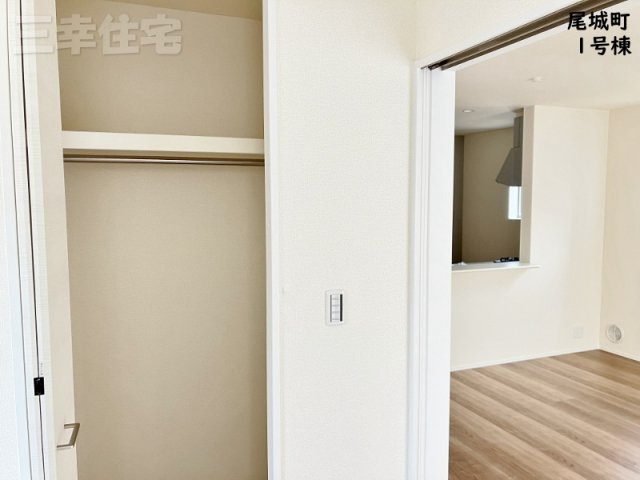 碧南市尾城町1号棟の収納|洋室収納。収納はあればあるだけ助かりますね