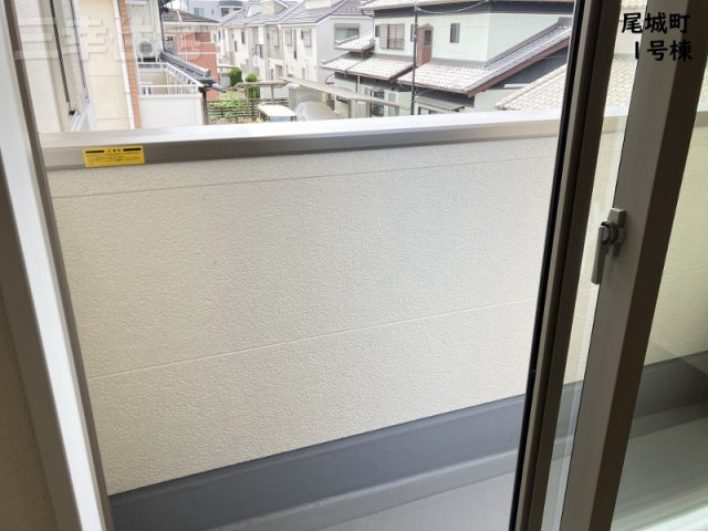 碧南市尾城町1号棟のバルコニー|洋室専用 屋根のあるバルコニー。バルコニーが2つあります♪