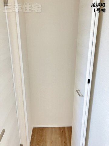 碧南市尾城町1号棟の収納|２階の収納。収納はあればあるだけ助かりますね