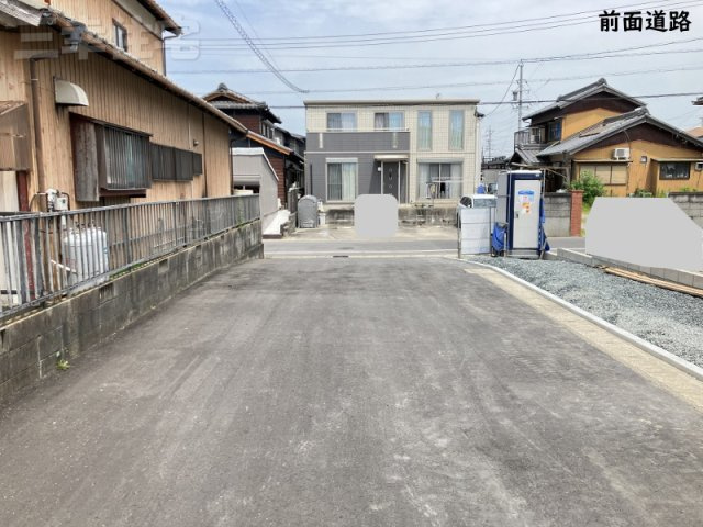 碧南市尾城町1号棟の前面道路含む現地写真|前面道路が広いからお車の乗り入れもラクラクです