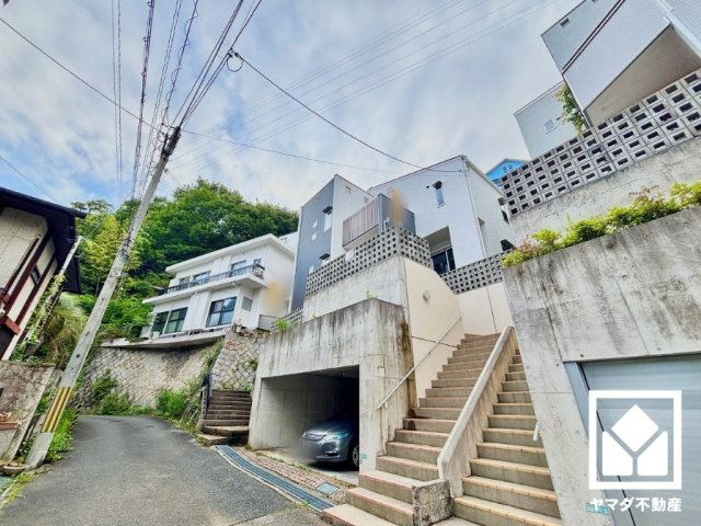 西宮市苦楽園四番町の外観|六甲山のふもとに位置する緑に囲まれた穏やかな住宅地。落ち着いた雰囲気の中でゆとりある毎日をお過ごしいただけます。自然を身近に感じながら暮らせる環境です。