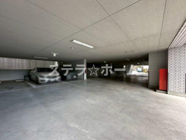 セントラルパレス東豊中の駐車場|駐車場があるので、車を買う予定の方も安心です