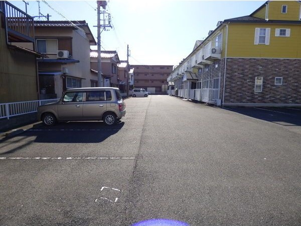 パルテネール北及Sの駐車場