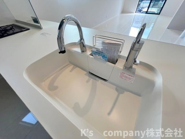 茅ヶ崎市東海岸南3丁目　新築戸建　1号棟のキッチン|人造大理石のおしゃれなシンク◇