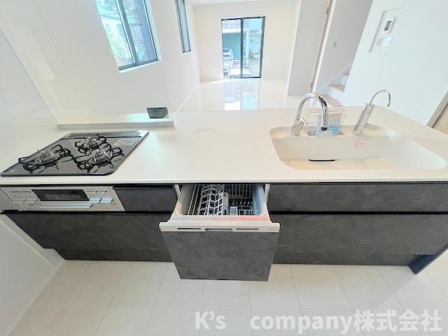 茅ヶ崎市東海岸南3丁目　新築戸建　1号棟のキッチン|家事の負担を軽減してくれる食器洗い乾燥機付き☆