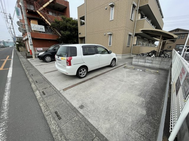 利根レジデンスの駐車場