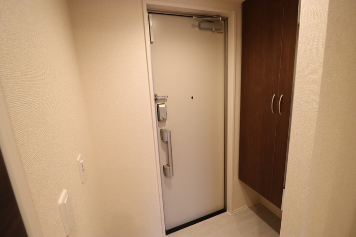 D-ROOM椿森1丁目Bの玄関