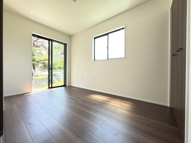 【洋室】 | 福岡市東区三苫1丁目2期　2号棟（全4棟）【仲介手数料無料・0円】 | 現地写真。1階洋室です。