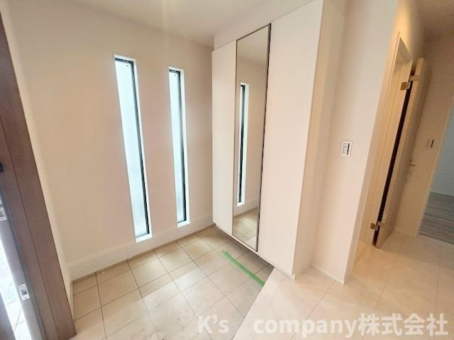 茅ヶ崎市東海岸南3丁目　新築戸建　2号棟の玄関|玄関周辺スペース◇