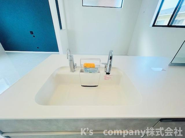 茅ヶ崎市東海岸南3丁目　新築戸建　2号棟のキッチン|人造大理石のおしゃれなシンク◇
