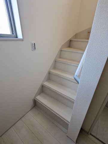 笠間市岩間駅西　第３の内装|階段は手すり付きで小さなお子様も安心です