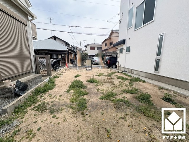西宮市鳴尾町2丁目の外観|北側に国道43号線が通っています。阪神高速道路・名神高速道路と繋がる西宮インターチェンジも下道10分圏内で神戸方面や大阪方面へ出やすく、車での移動にも便利な立地です。