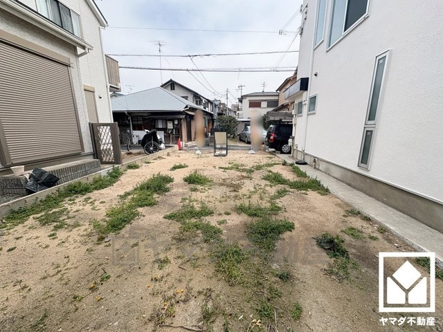 西宮市鳴尾町2丁目の外観|ブランコやすべり台などの遊具や、ゆったりとした広場が整備された「照寂公園」など、徒歩圏内に広めの公園が複数あり、子育て世帯の方にもお勧めです。