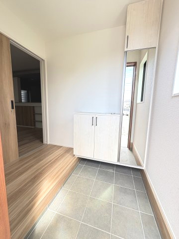 【居間・リビング】 | 福岡市東区三苫1丁目2期　3号棟（全4棟）【仲介手数料無料・0円】 | 施工例。リビングです。施工例は完成時と異なる場合があります。