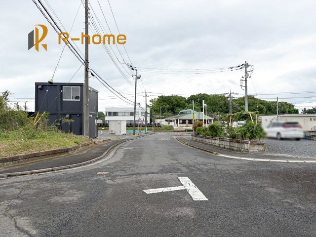 小美玉市清風台団地6期　新築戸建て　1号棟の前面道路含む現地写真|堂々！建物完成♪実際のお部屋をご見学可能です♪
ご見学が一番の資料！お気軽にお問い合わせ下さい♪