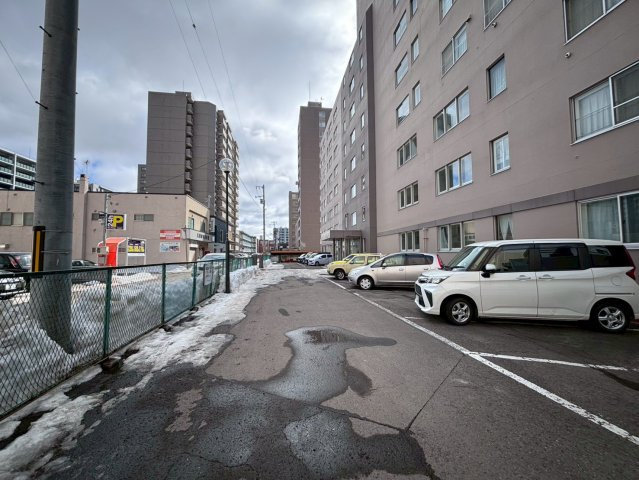 ハイツ琴似の駐車場