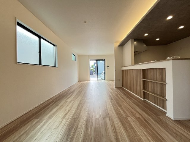 【居間・リビング】 | 福岡市東区三苫1丁目2期　4号棟（全4棟）【仲介手数料無料・0円】 | 施工例。施工例は完成時と異なる場合があります。