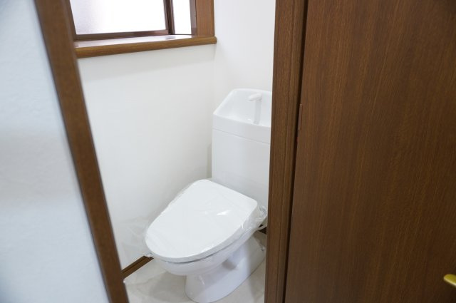 越谷市大字恩間 中古戸建のトイレ|2階 トイレ
