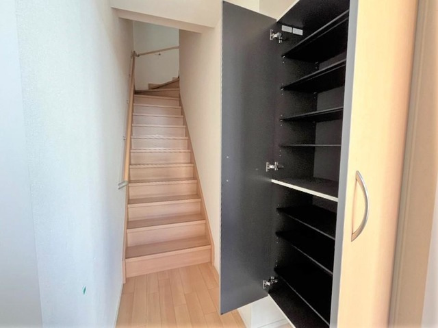 横浜市戸塚区汲沢１丁目のアパートの玄関