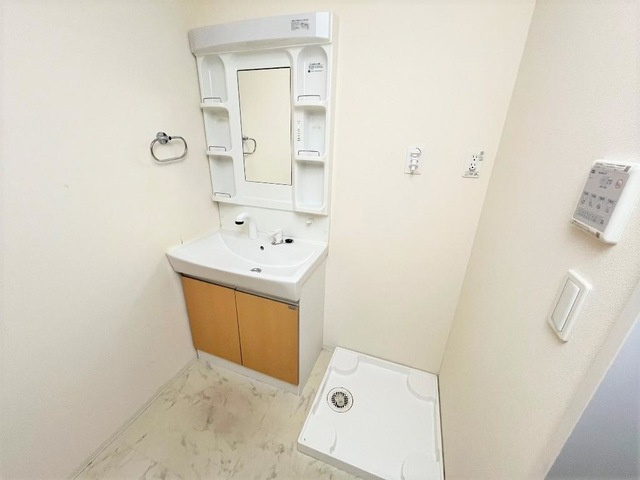 横浜市戸塚区汲沢１丁目のアパートの洗面所