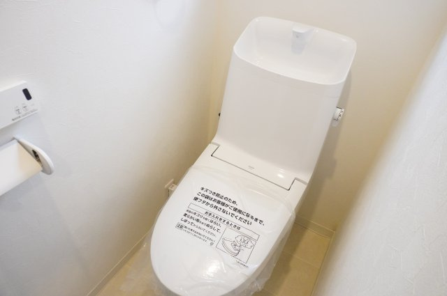 草加市八幡町 中古戸建のトイレ|2階