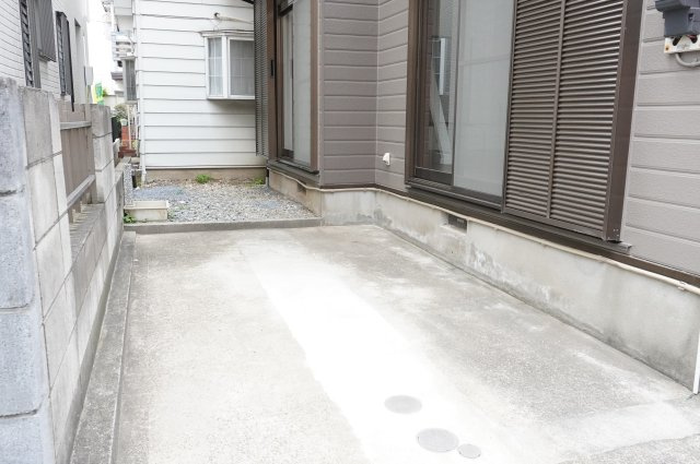 草加市八幡町 中古戸建の駐車場