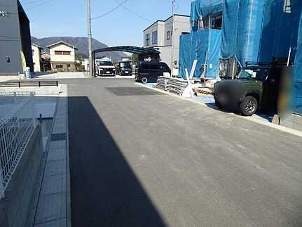 広島市安佐北区深川7丁目　新築一戸建て(全5棟)の前面道路含む現地写真