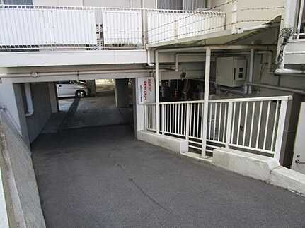 牛田グランドハイツの駐車場