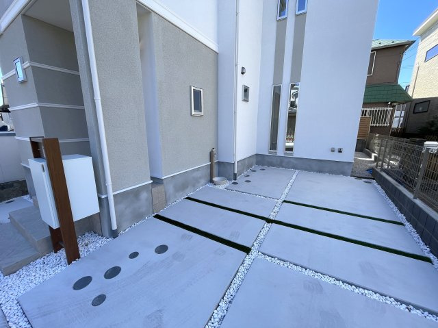 カワイも、中身も、安心も。全てを手に入れたい、そんな方にはこの『旭区中白根２丁目』新築戸建です。地震対策制震ダンパーで安心、浴室テレビは長湯禁止、それでカワイイなんて罪。の駐車場|車をお持ちの方に嬉しい駐車場付きの物件です