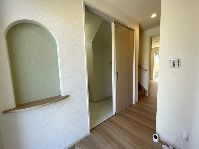 カワイも、中身も、安心も。全てを手に入れたい、そんな方にはこの『旭区中白根２丁目』新築戸建です。地震対策制震ダンパーで安心、浴室テレビは長湯禁止、それでカワイイなんて罪。の玄関|シンプルで使いやすい玄関です