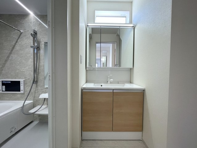 カワイも、中身も、安心も。全てを手に入れたい、そんな方にはこの『旭区中白根２丁目』新築戸建です。地震対策制震ダンパーで安心、浴室テレビは長湯禁止、それでカワイイなんて罪。の独立洗面台|独立洗面台あり、毎朝おしゃれに忙しい女性の方におすすめです