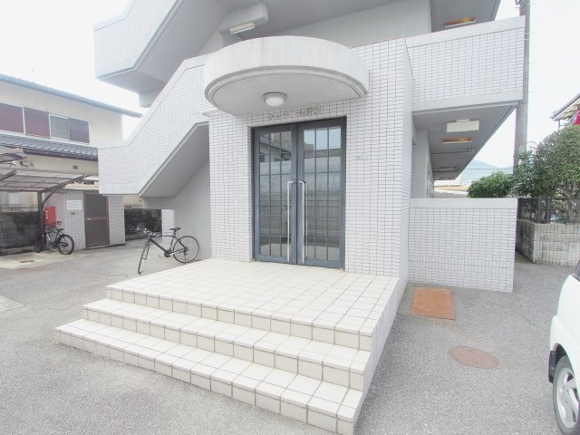 シャローム村岡のエントランス