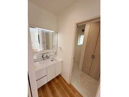 広島市安佐南区高取南2丁目　新築一戸建ての独立洗面台