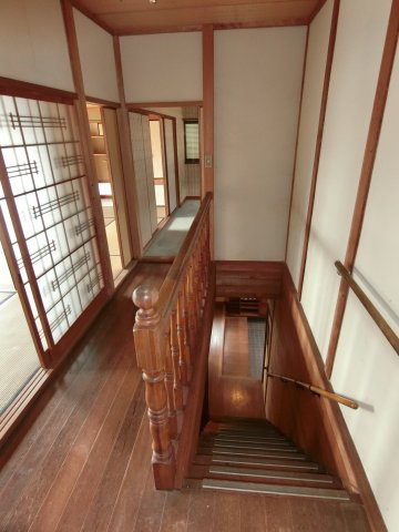神戸市長田区滝谷町　中古戸建のその他|階段部吹き抜け感がいいです　高級感と開放感　広さを感じる贅沢なく空間です
