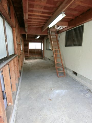 神戸市長田区滝谷町　中古戸建の駐車場|普通車なら２台　軽自動車なら３台駐車可能です