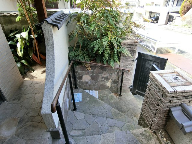 神戸市長田区滝谷町　中古戸建の玄関