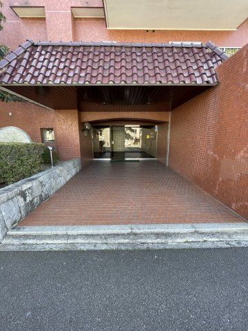 労住協第21ビル西宝町ニューマンションのエントランス