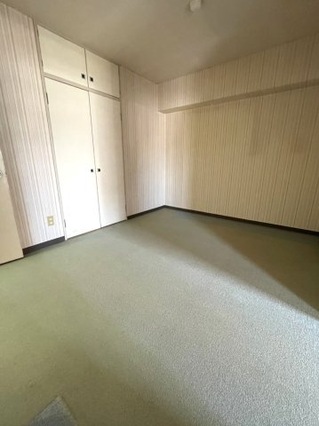 労住協第21ビル西宝町ニューマンションの洋室