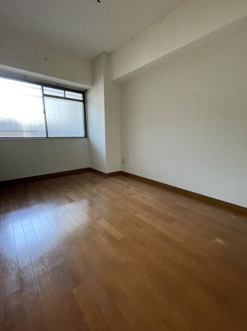 労住協第21ビル西宝町ニューマンションの洋室