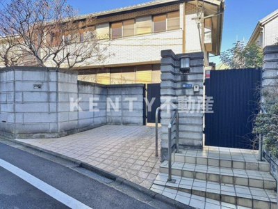 【エントランス】 | 大田区田園調布本町　戸建 | 落ち着いたエントランスです