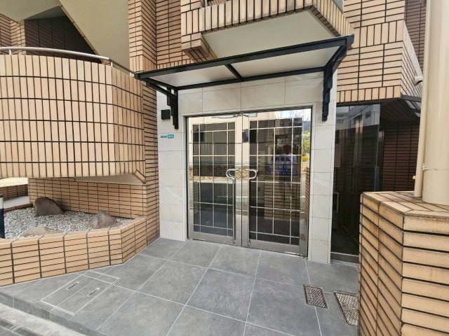 アリストコート芦屋大原のエントランス