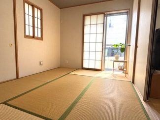 【和室】 | レイクタウン１丁目　戸建住宅　越谷レイクタウン駅徒歩１３分 | リビング隣の6帖和室です。客間としての利用やお子様のプレイルームなどでも活用できます。