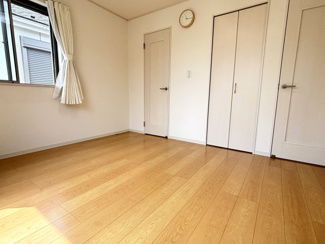 【洋室】 | レイクタウン１丁目　戸建住宅　越谷レイクタウン駅徒歩１３分 | ２階洋室３部屋とも南東向きのため日当たり良好です